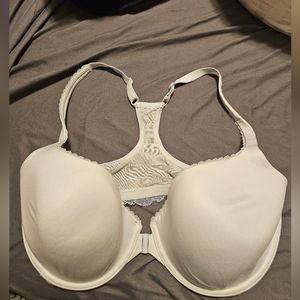 38DD VS bra